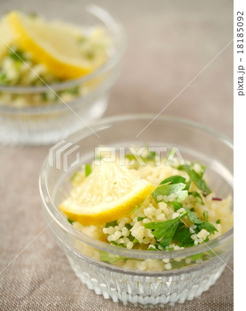 グリーンタブレ　ガラスココット　背景茶色 18185092