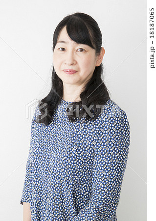ポートレート シニア女性 ポートレート シニア女性 18187065