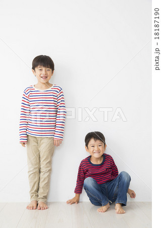 ポートレート　男の子の兄弟2人 18187190