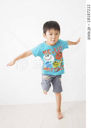 ポートレート 男の子 4歳の写真素材