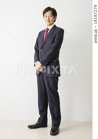 スーツを着たミドル男性の写真素材