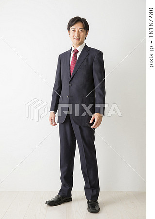 スーツを着たミドル男性の写真素材