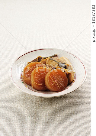 旨みがたっぷりしみ込んだぶり大根 18187383