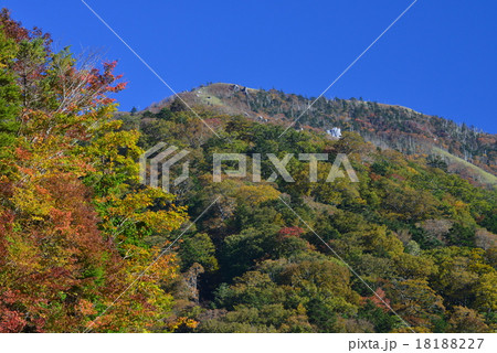 紅葉始まる剣山1　（徳島県三好市東祖谷） 18188227