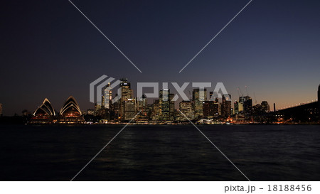 シドニー湾の夜景 18188456