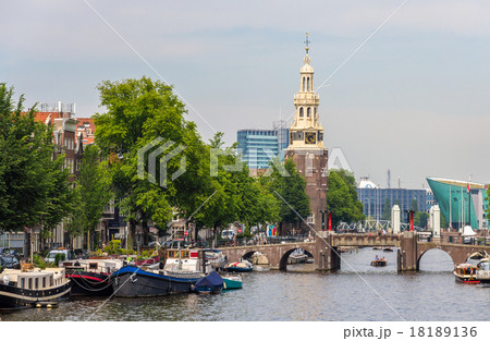 Canal Oudeschans in Amsterdam, Netherlands Canal Oudeschans in Amsterdam, Netherlands 18189136