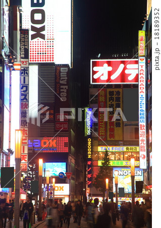 秋葉原電気街（アキバ）の夜景の画像 18189352