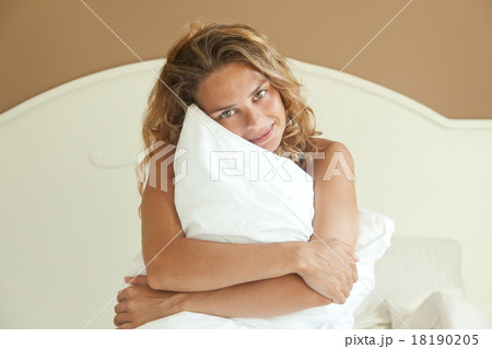 beautiful young woman on the bed, woke up in the morning 18190205