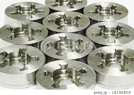 operator inspection dimension of cnc turning parts 18190859