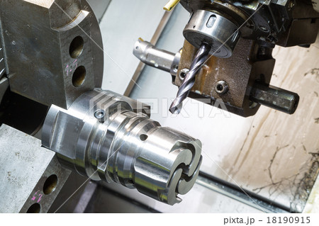 operator machining die casting machine parts 18190915