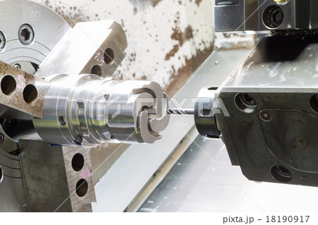 operator machining die casting machine parts 18190917
