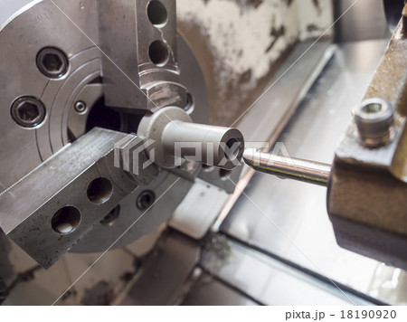 operator machining automotive  and die parts 18190920