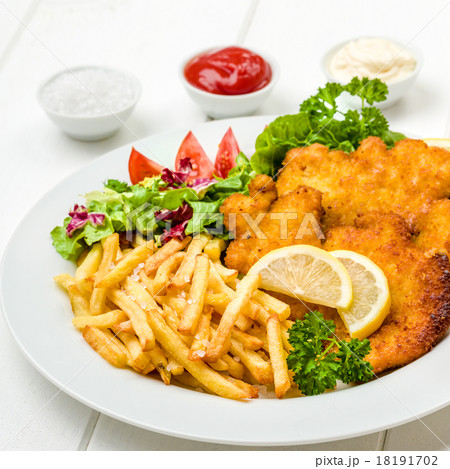Chicken cutlets with fries and salad 18191702
