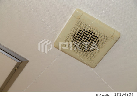 換気扇　通気口　換気　網目　空気の入れ替え　汚れ　大掃除　ハウスクリーニング　家事代行　家 18194304