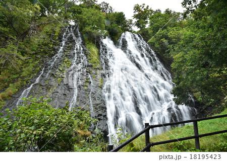オシンコシンの滝 18195423