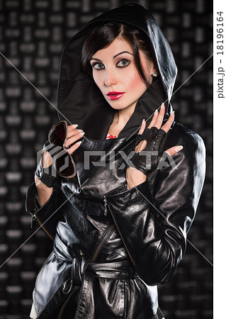 Portrait of pretty woman Portrait of pretty woman 18196164