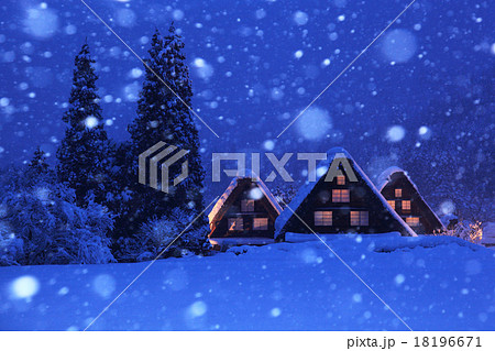 冬の岐阜県白川郷ライトアップ  18196671