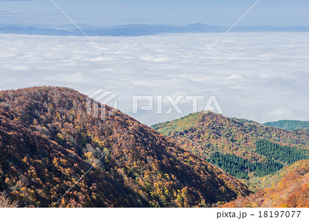 会津盆地にかかる雲海の写真素材