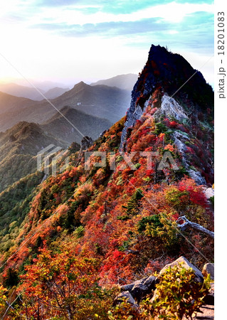 紅葉の石鎚山 18201083