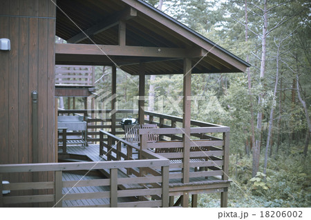 山奥のコテージ 18206002