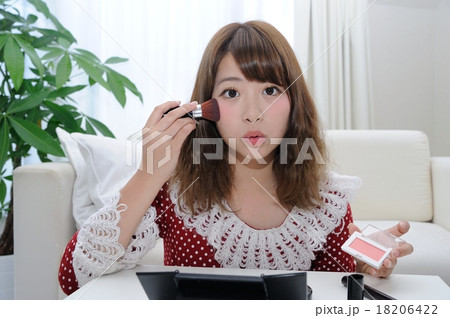 女性 20代 コスメ 女性 20代 コスメ 18206422