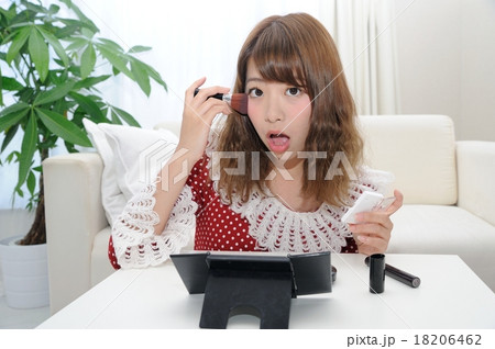 女性 20代 コスメ 女性 20代 コスメ 18206462