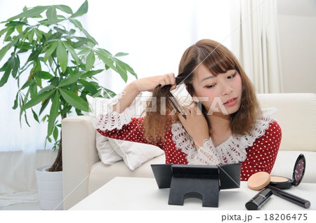 女性 20代 コスメ 女性 20代 コスメ 18206475