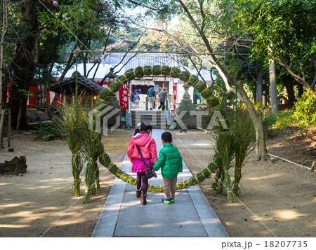 正月の茅の輪 18207735