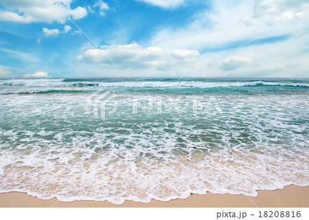 sea waves and blue sky 18208816