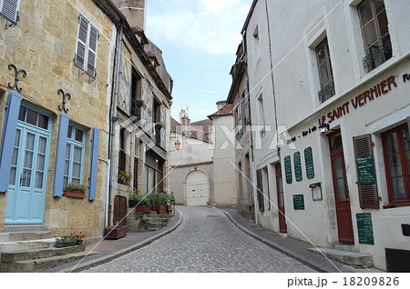 フランス ブルゴーニュ地方 石畳の坂道の写真素材 1096 フランス ブルゴーニュ地方 石畳の坂道の写真素材 1096