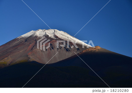 初冠雪の朝、富士山頂と宝永火口、宝永山 初冠雪の朝、富士山頂と宝永火口、宝永山 18210280