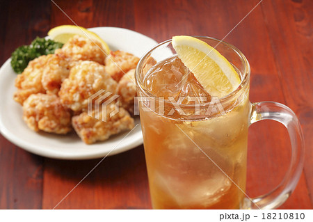 ハイボールと唐揚げ 18210810