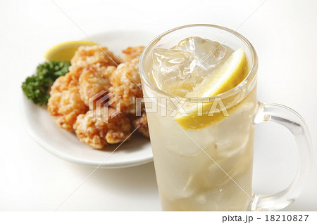 ハイボールと唐揚げ 18210827