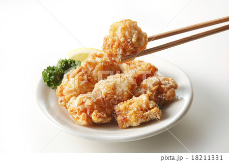 鶏の唐揚げ 18211331