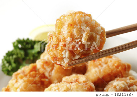 鶏の唐揚げ 18211337