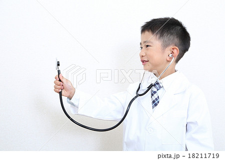 お医者さんごっこ（白衣の男の子） 18211719