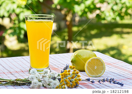 glass of juice 18212198