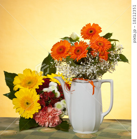 bouquet in vase 18212351