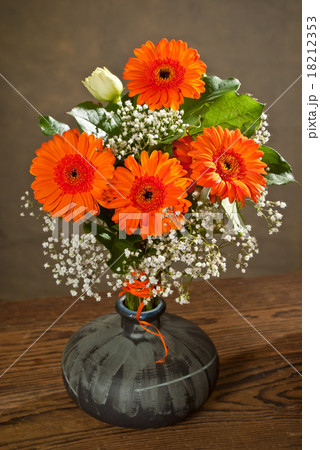 bouquet in vase 18212353