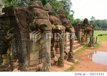 カンボジア シェムリアップ 像のテラス カンボジア シェムリアップ 像のテラス 18214161