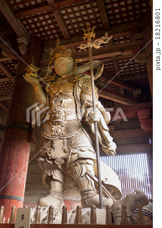 奈良東大寺内の多聞天立像 18216801
