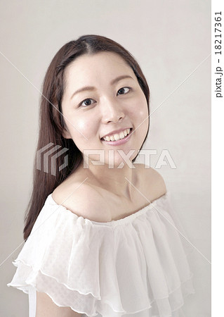 若い女性、肌自慢 若い女性、肌自慢 18217361