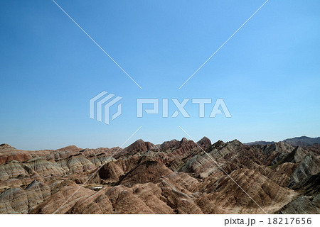 张掖丹霞地質公園は中国甘粛省にある七色の地層が美しい観光地です。 18217656