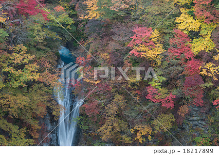秋色の駒止の滝 18217899