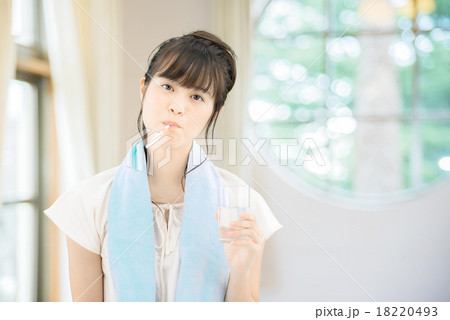 若い女性のビューティーイメージ 若い女性のビューティーイメージ 18220493