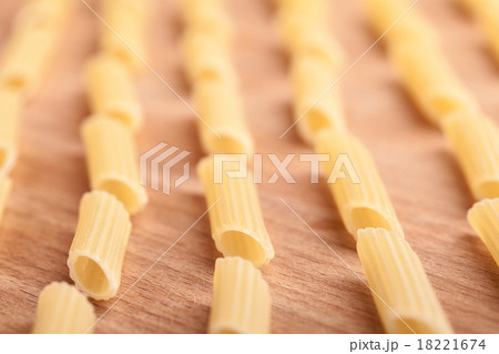 raw the pasta closeup raw the pasta closeup 18221674