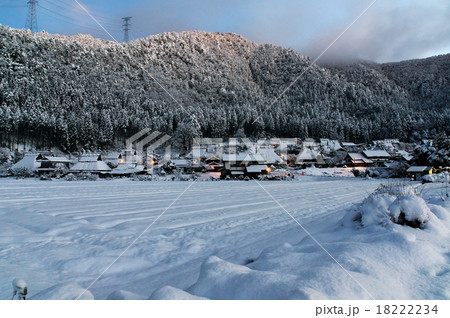 かやぶきの里 早朝の雪景色 遠景 かやぶきの里 早朝の雪景色 遠景 18222234