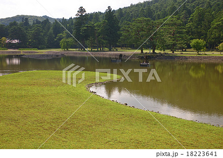 毛越寺庭園、大泉が池の州浜（平泉、岩手県） 18223641