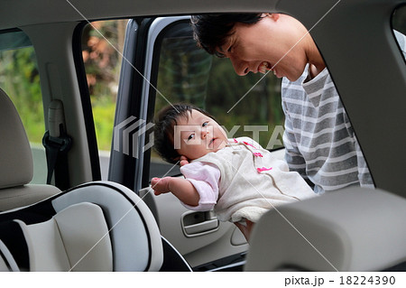 チャイルドシート イクメン (赤ちゃん 男性 パパ 車 交通安全 0歳 親子 乳児 子育て) 18224390