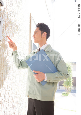 an affectionate father 18224446